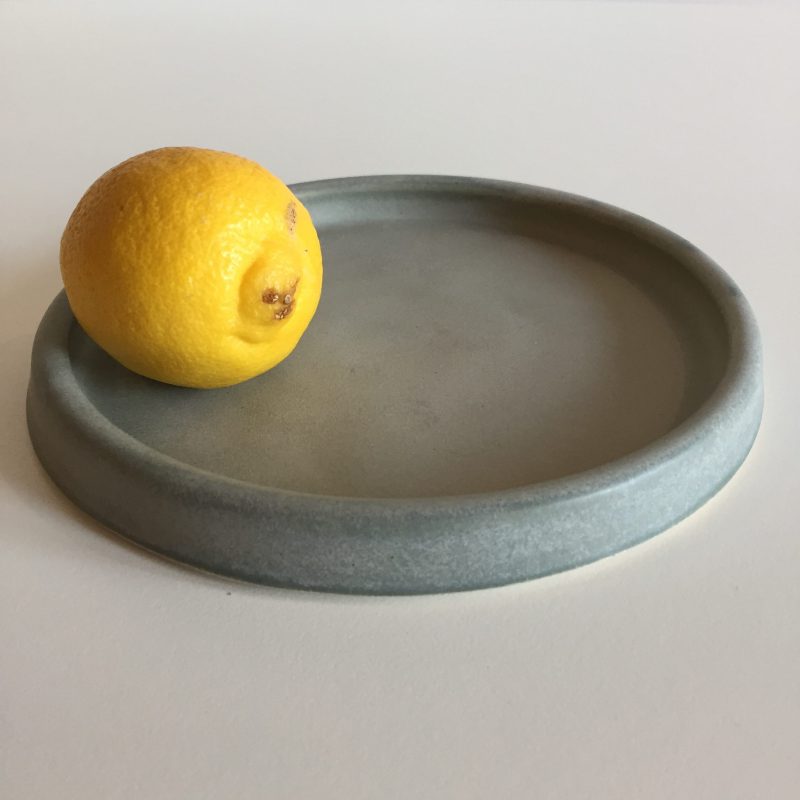 Matt grey shallow plate