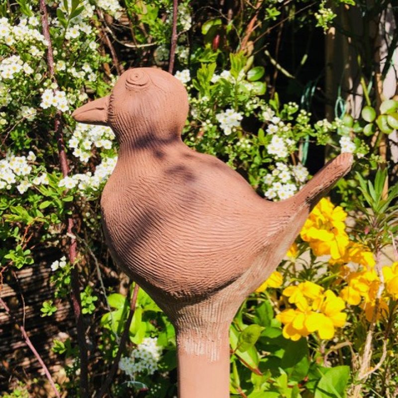 A terracotta clay robin for your garden which sits on a metal pole and can be placed in a garden flower pot or the ground. 