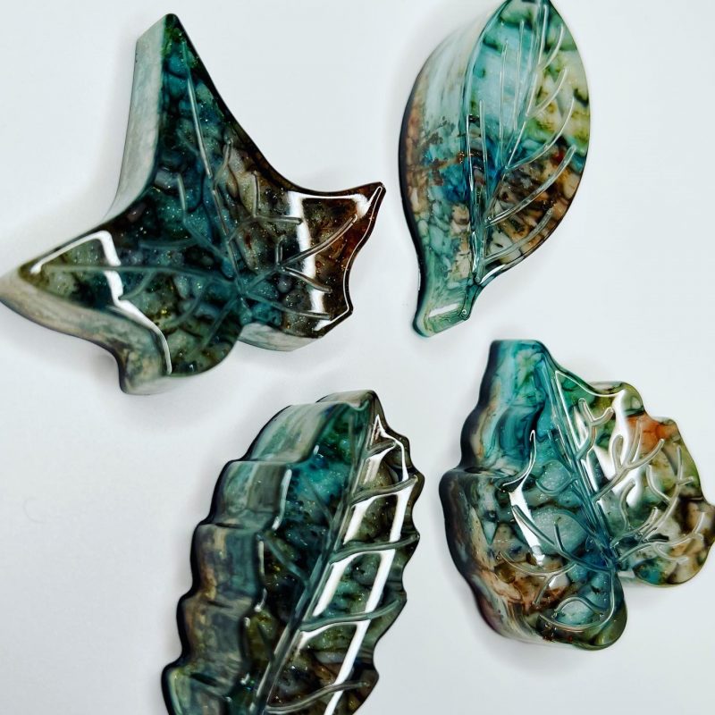 A beautifully unique set of alcohol ink magnets. Jewelled alcohol inks in teal & woody tones create mesmorising shapes and detail within a petri of crystal clear resin.