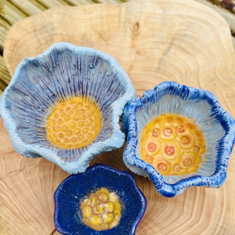 Small ceramic blue flower bowls with yellow centres
