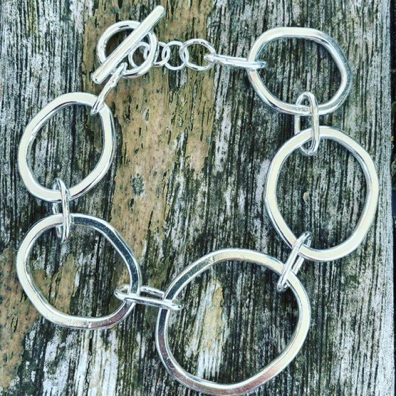 Irregularly shaped link bracelet 