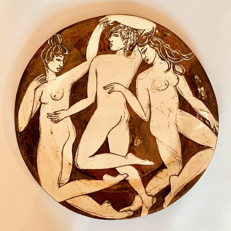 Round platter with three figures