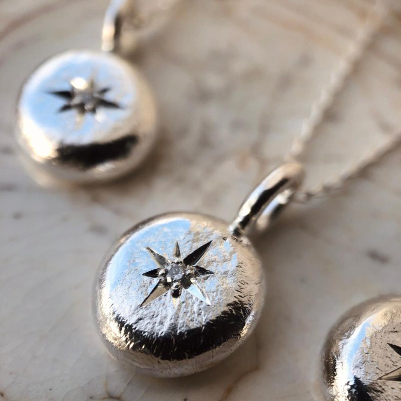 silver pendant with diamond 